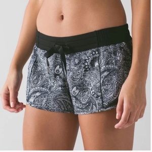 Lululemon Hotty Hot Shorts Mini Antique Paisley 10